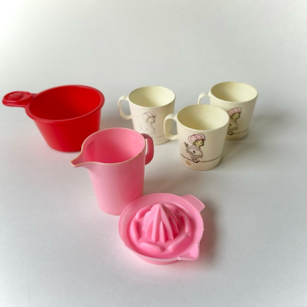 Strawberry Shortcake Cups and Play Cookware Bundle